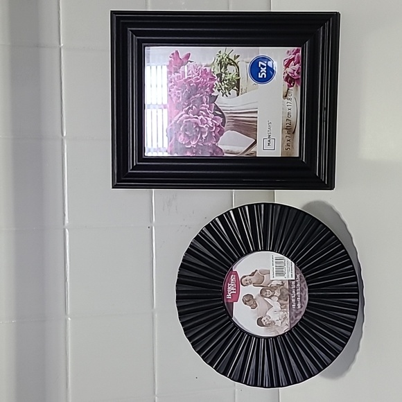 SET OF BLACK PICTURE FRAMES NEW - Picture 1 of 9